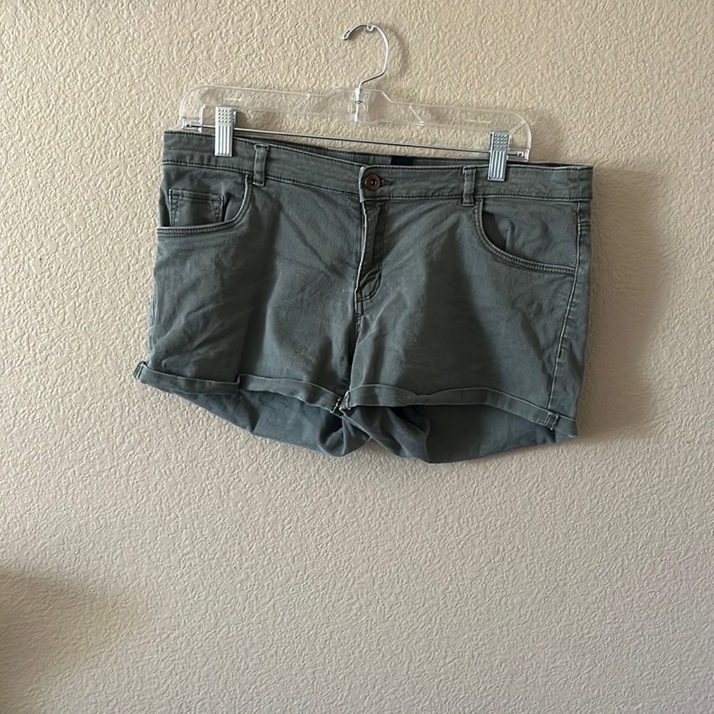 H&M dark green denim shorts